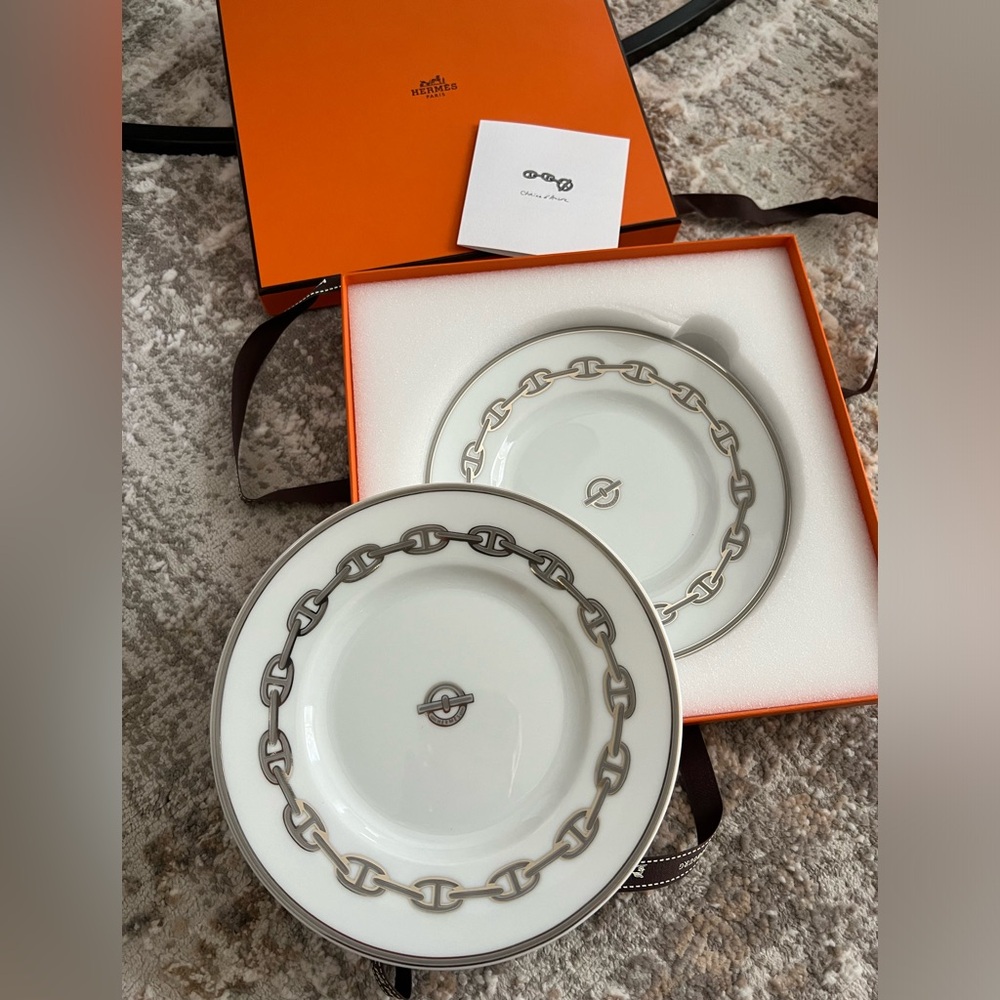 Hermes’ Chain de Vance dessert plate set